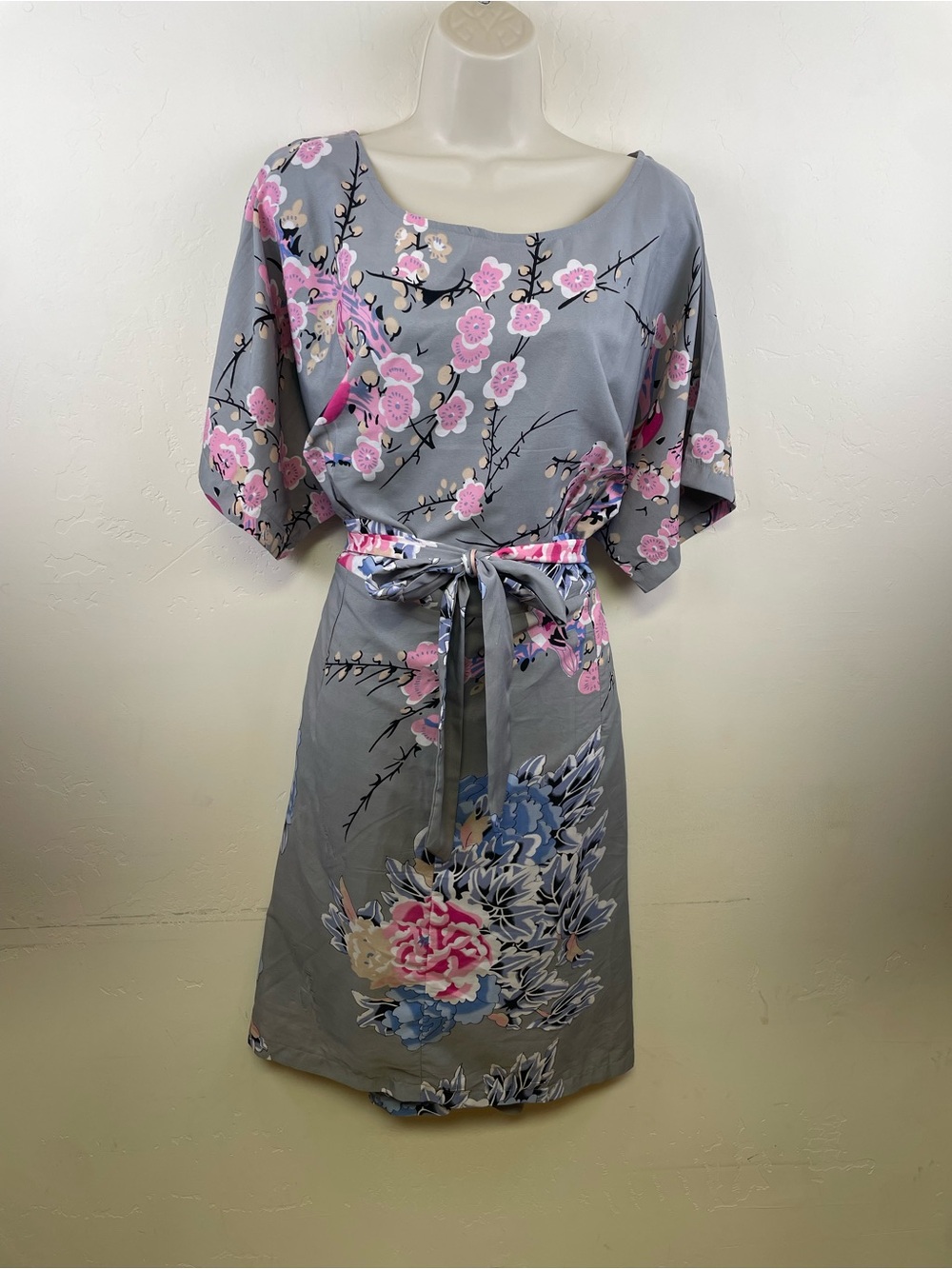 Yumi dress, plus size, Floral Print Gray Kimono-Sleeve Dress with Tie Waist